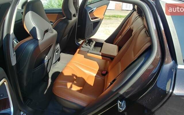 Черный Вольво B60, объемом двигателя 2.4 л и пробегом 235 тыс. км за 13200 $, фото 9 на Automoto.ua