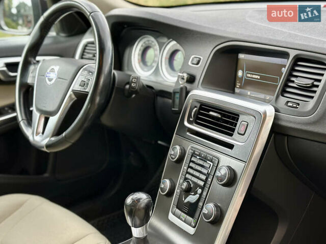 Черный Вольво B60, объемом двигателя 1.56 л и пробегом 240 тыс. км за 12490 $, фото 34 на Automoto.ua