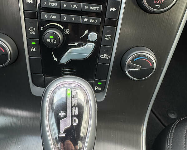 Черный Вольво B60, объемом двигателя 1.98 л и пробегом 235 тыс. км за 13000 $, фото 34 на Automoto.ua