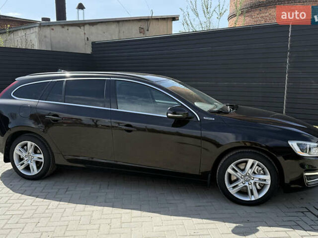 Черный Вольво B60, объемом двигателя 2.4 л и пробегом 294 тыс. км за 14500 $, фото 1 на Automoto.ua