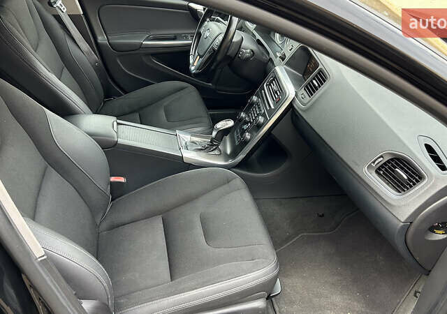 Черный Вольво B60, объемом двигателя 1.6 л и пробегом 270 тыс. км за 9600 $, фото 21 на Automoto.ua