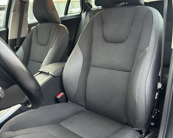 Черный Вольво B60, объемом двигателя 1.98 л и пробегом 235 тыс. км за 13000 $, фото 22 на Automoto.ua