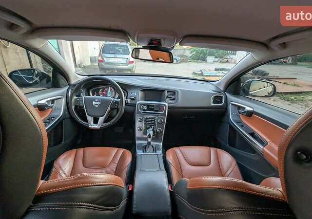 Черный Вольво B60, объемом двигателя 1.56 л и пробегом 270 тыс. км за 13700 $, фото 6 на Automoto.ua