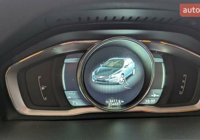 Черный Вольво B60, объемом двигателя 2.4 л и пробегом 235 тыс. км за 13200 $, фото 4 на Automoto.ua