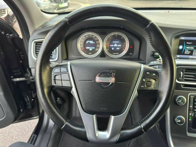 Черный Вольво B60, объемом двигателя 2 л и пробегом 235 тыс. км за 13000 $, фото 1 на Automoto.ua