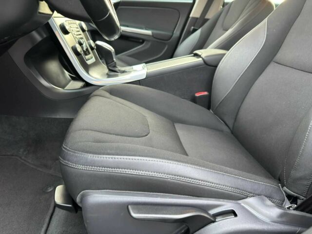 Черный Вольво B60, объемом двигателя 2 л и пробегом 235 тыс. км за 13000 $, фото 19 на Automoto.ua