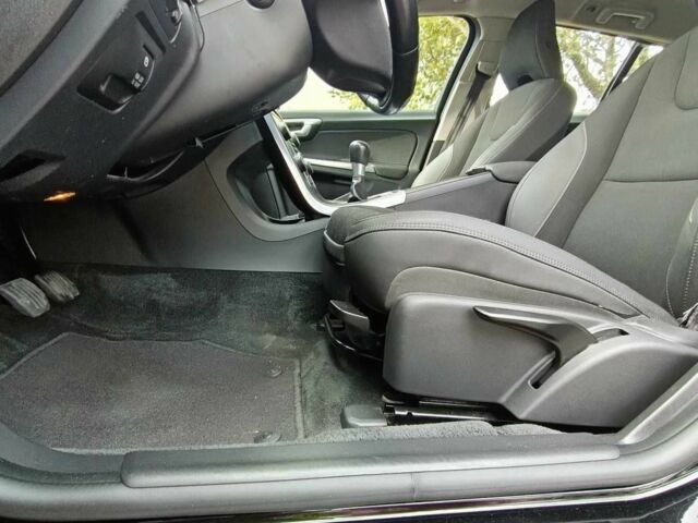 Черный Вольво B60, объемом двигателя 1.6 л и пробегом 210 тыс. км за 11500 $, фото 5 на Automoto.ua