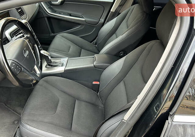 Черный Вольво B60, объемом двигателя 1.6 л и пробегом 270 тыс. км за 9600 $, фото 11 на Automoto.ua