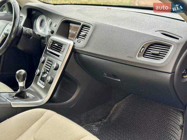 Черный Вольво B60, объемом двигателя 1.56 л и пробегом 240 тыс. км за 12490 $, фото 33 на Automoto.ua