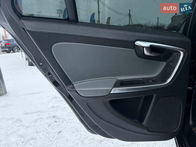 Чорний Вольво B60, об'ємом двигуна 2.4 л та пробігом 260 тис. км за 14900 $, фото 22 на Automoto.ua