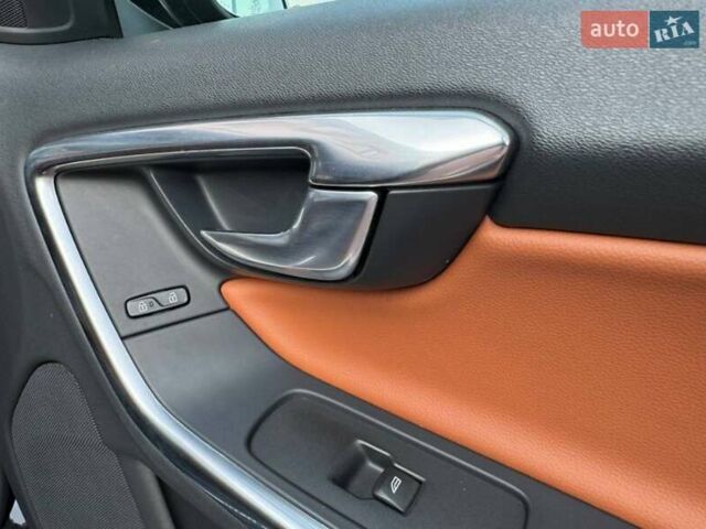 Черный Вольво B60, объемом двигателя 1.99 л и пробегом 225 тыс. км за 13300 $, фото 15 на Automoto.ua