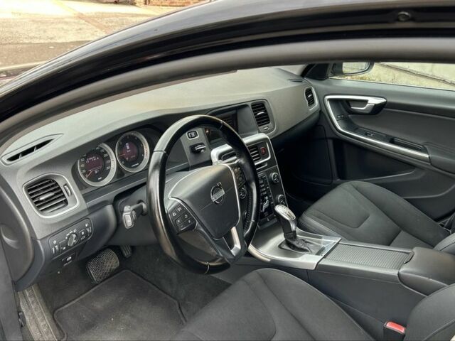 Черный Вольво B60, объемом двигателя 1.6 л и пробегом 270 тыс. км за 9600 $, фото 12 на Automoto.ua