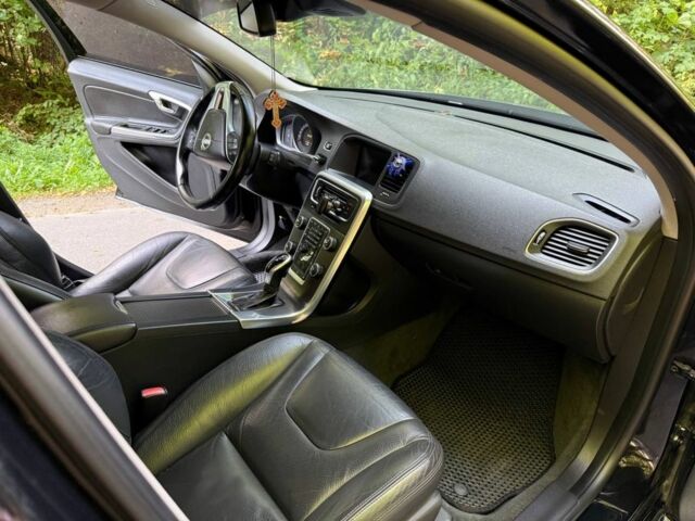 Черный Вольво B60, объемом двигателя 2 л и пробегом 175 тыс. км за 12900 $, фото 6 на Automoto.ua