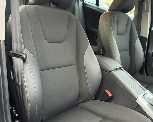 Черный Вольво B60, объемом двигателя 1.98 л и пробегом 235 тыс. км за 13000 $, фото 25 на Automoto.ua