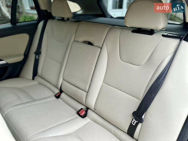 Черный Вольво B60, объемом двигателя 1.56 л и пробегом 240 тыс. км за 12490 $, фото 37 на Automoto.ua