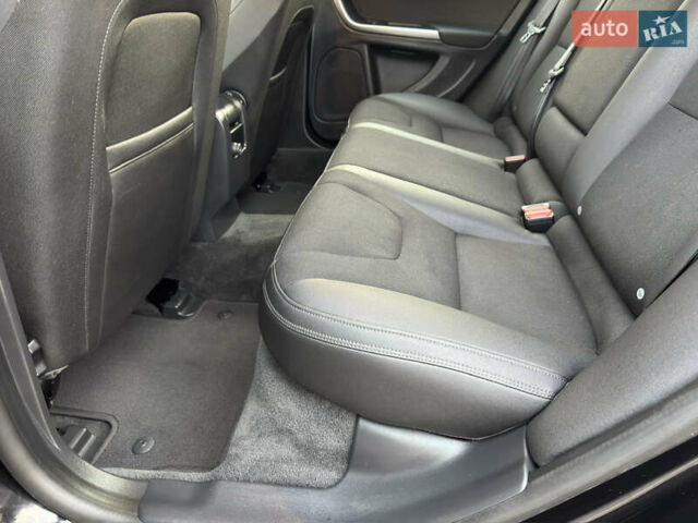 Черный Вольво B60, объемом двигателя 1.98 л и пробегом 235 тыс. км за 13000 $, фото 29 на Automoto.ua