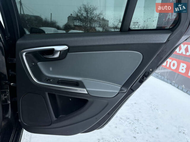 Чорний Вольво B60, об'ємом двигуна 2.4 л та пробігом 260 тис. км за 14900 $, фото 19 на Automoto.ua