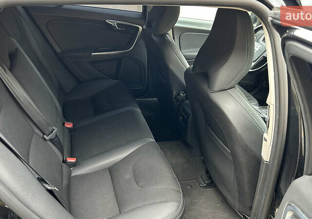 Черный Вольво B60, объемом двигателя 1.6 л и пробегом 270 тыс. км за 9600 $, фото 18 на Automoto.ua