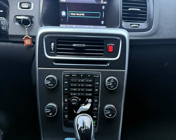 Чорний Вольво B60, об'ємом двигуна 2.4 л та пробігом 260 тис. км за 14900 $, фото 27 на Automoto.ua