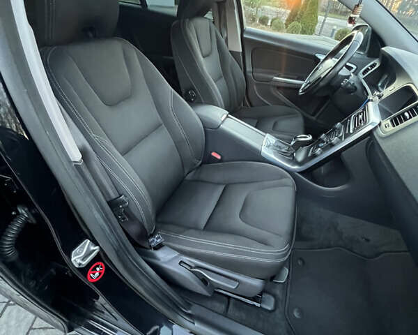 Черный Вольво B60, объемом двигателя 2.4 л и пробегом 235 тыс. км за 15290 $, фото 32 на Automoto.ua