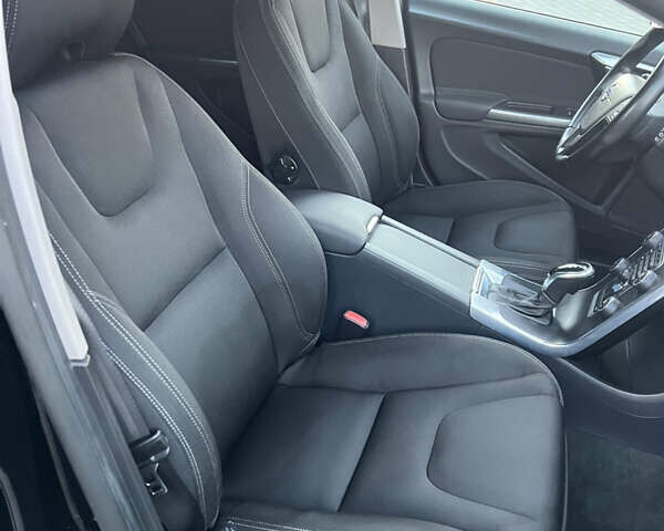 Черный Вольво B60, объемом двигателя 2.4 л и пробегом 235 тыс. км за 15290 $, фото 31 на Automoto.ua