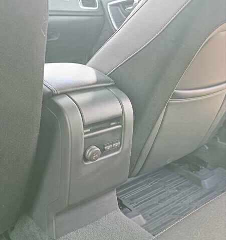 Вольво B60 2014 у Житомирі на Automoto.ua Чорний Вольво B60, об'ємом двигуна 2 л та пробігом 350 тис. км за 12899 $, фото 3 на Automoto.ua