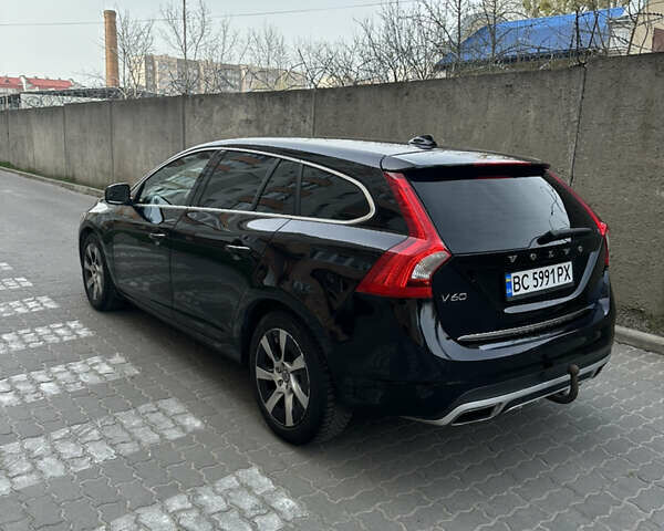 Черный Вольво B60, объемом двигателя 2.4 л и пробегом 340 тыс. км за 12300 $, фото 3 на Automoto.ua