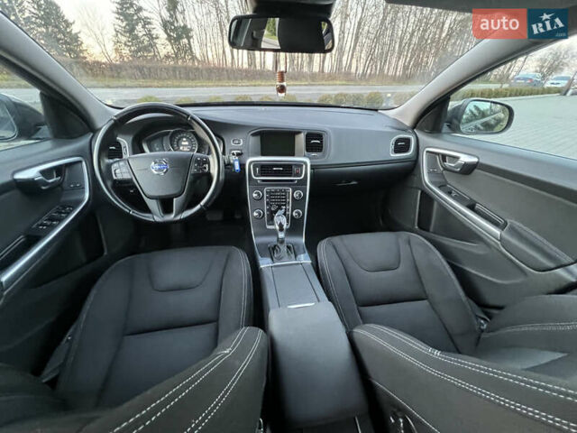 Черный Вольво B60, объемом двигателя 2.4 л и пробегом 235 тыс. км за 15290 $, фото 5 на Automoto.ua