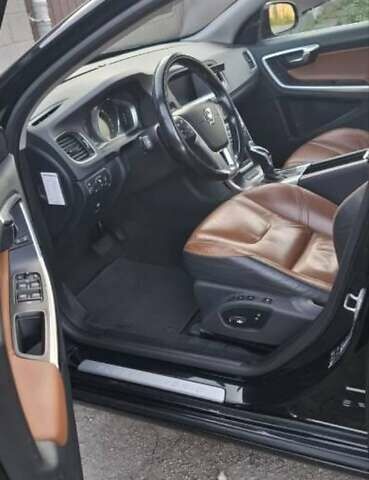 Чорний Вольво B60, об'ємом двигуна 2.4 л та пробігом 315 тис. км за 16400 $, фото 4 на Automoto.ua