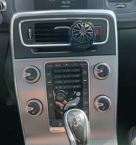 Вольво B60 2014 у Житомирі на Automoto.ua Чорний Вольво B60, об'ємом двигуна 2 л та пробігом 350 тис. км за 12899 $, фото 5 на Automoto.ua