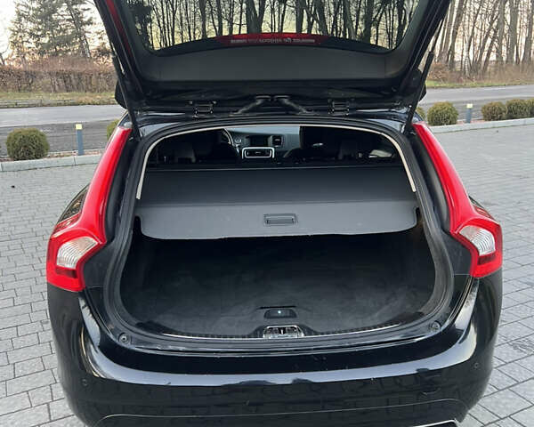 Черный Вольво B60, объемом двигателя 2.4 л и пробегом 235 тыс. км за 15290 $, фото 27 на Automoto.ua