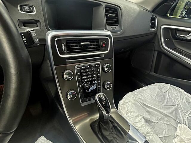 Черный Вольво B60, объемом двигателя 1.9 л и пробегом 188 тыс. км за 15500 $, фото 1 на Automoto.ua