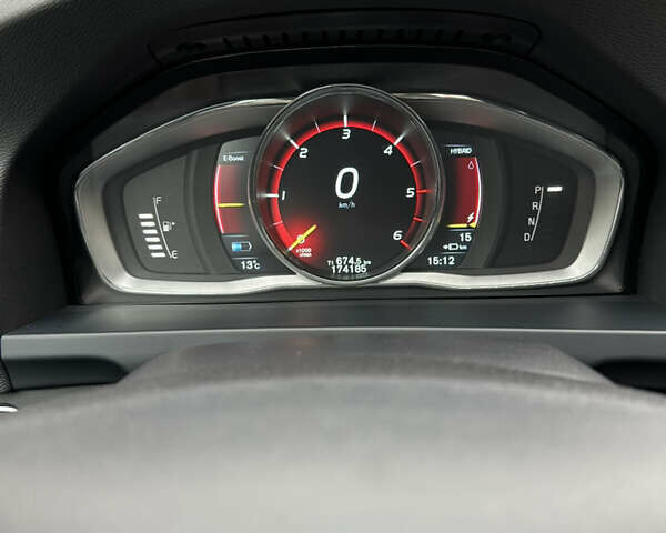 Черный Вольво B60, объемом двигателя 2.4 л и пробегом 174 тыс. км за 17400 $, фото 48 на Automoto.ua