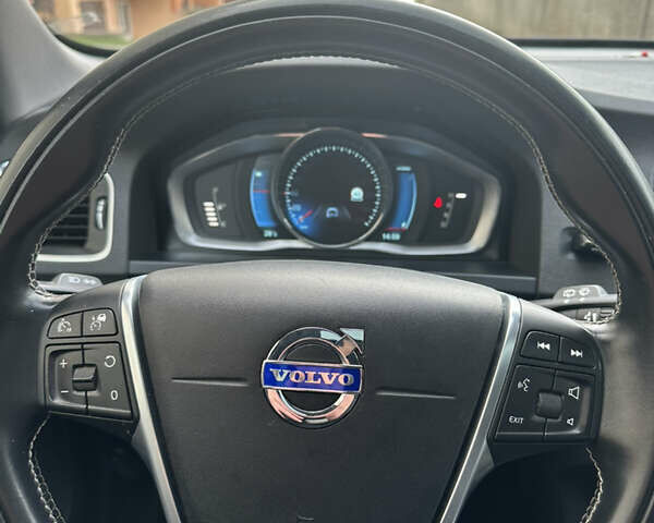 Черный Вольво B60, объемом двигателя 2.4 л и пробегом 340 тыс. км за 12300 $, фото 8 на Automoto.ua