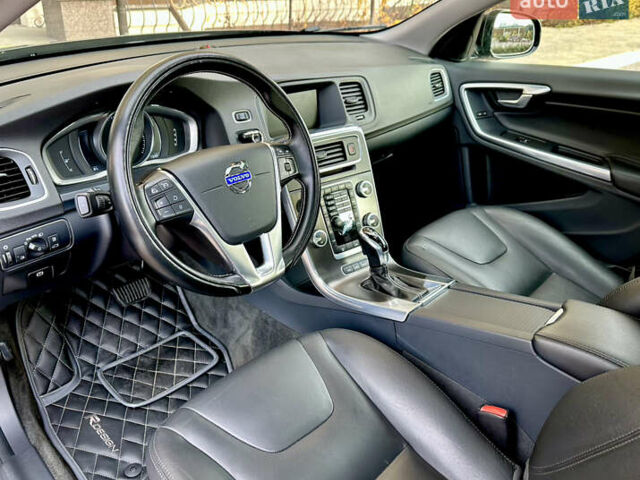 Чорний Вольво B60, об'ємом двигуна 2.4 л та пробігом 230 тис. км за 14990 $, фото 25 на Automoto.ua