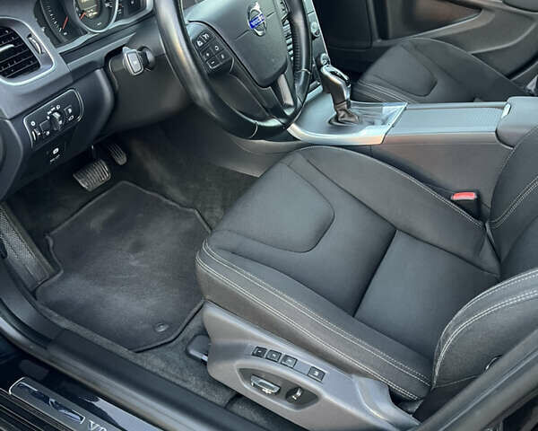 Черный Вольво B60, объемом двигателя 2.4 л и пробегом 235 тыс. км за 15290 $, фото 20 на Automoto.ua