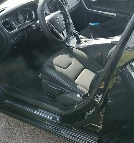 Вольво B60 2014 у Житомирі на Automoto.ua Чорний Вольво B60, об'ємом двигуна 2 л та пробігом 350 тис. км за 12899 $, фото 7 на Automoto.ua