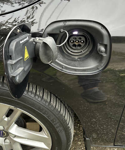 Черный Вольво B60, объемом двигателя 2.4 л и пробегом 174 тыс. км за 17400 $, фото 40 на Automoto.ua
