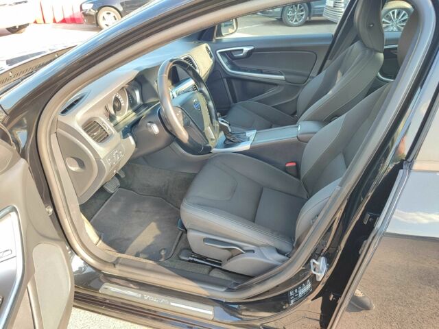 Черный Вольво B60, объемом двигателя 2 л и пробегом 267 тыс. км за 14200 $, фото 19 на Automoto.ua