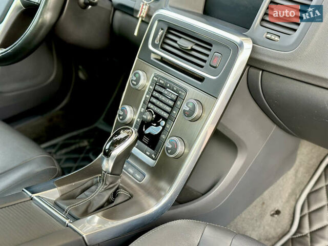 Чорний Вольво B60, об'ємом двигуна 2.4 л та пробігом 230 тис. км за 14990 $, фото 36 на Automoto.ua