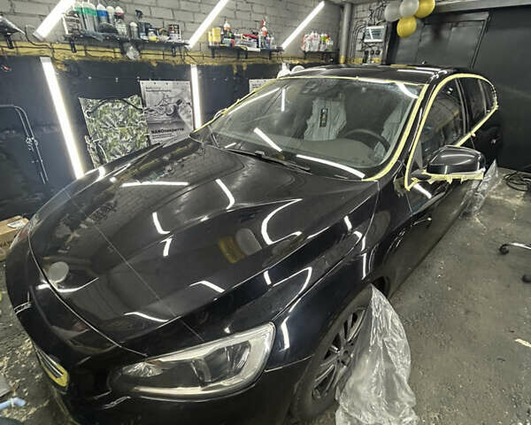 Черный Вольво B60, объемом двигателя 1.97 л и пробегом 261 тыс. км за 15500 $, фото 1 на Automoto.ua