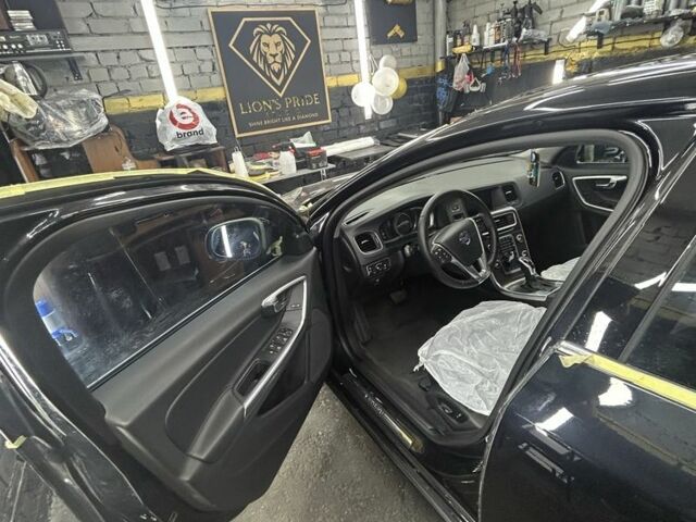 Черный Вольво B60, объемом двигателя 2 л и пробегом 188 тыс. км за 370 $, фото 17 на Automoto.ua