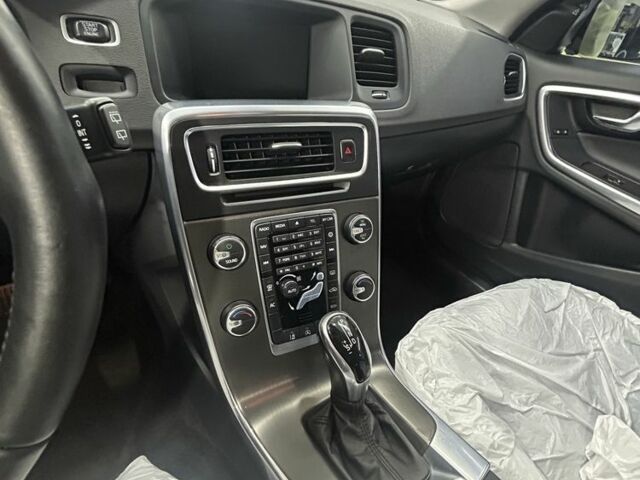 Черный Вольво B60, объемом двигателя 2 л и пробегом 188 тыс. км за 370 $, фото 10 на Automoto.ua