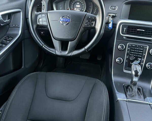 Черный Вольво B60, объемом двигателя 2.4 л и пробегом 235 тыс. км за 15290 $, фото 18 на Automoto.ua