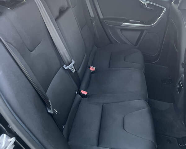 Черный Вольво B60, объемом двигателя 2.4 л и пробегом 235 тыс. км за 15290 $, фото 28 на Automoto.ua