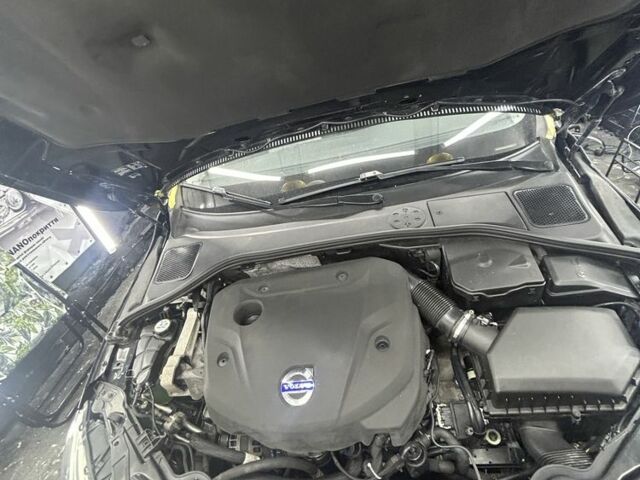 Черный Вольво B60, объемом двигателя 2 л и пробегом 188 тыс. км за 370 $, фото 1 на Automoto.ua