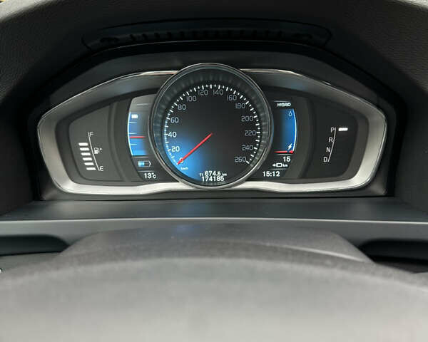 Черный Вольво B60, объемом двигателя 2.4 л и пробегом 174 тыс. км за 17400 $, фото 19 на Automoto.ua