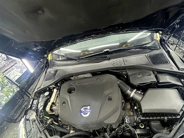 Черный Вольво B60, объемом двигателя 1.9 л и пробегом 188 тыс. км за 15500 $, фото 2 на Automoto.ua