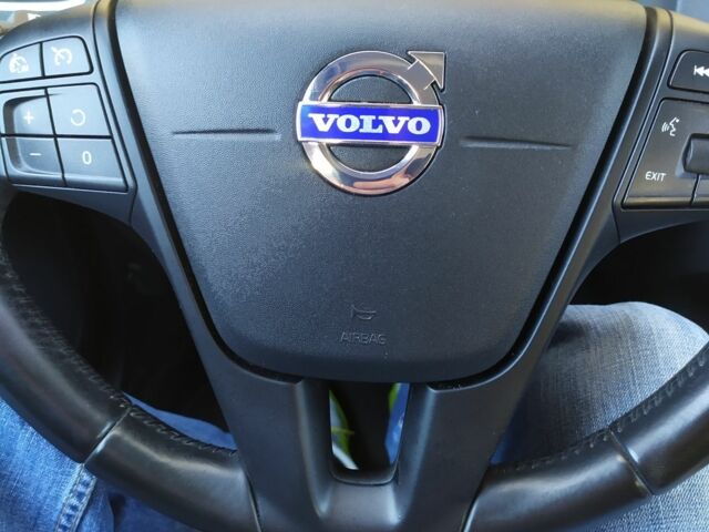 Черный Вольво B60, объемом двигателя 0 л и пробегом 200 тыс. км за 12900 $, фото 3 на Automoto.ua