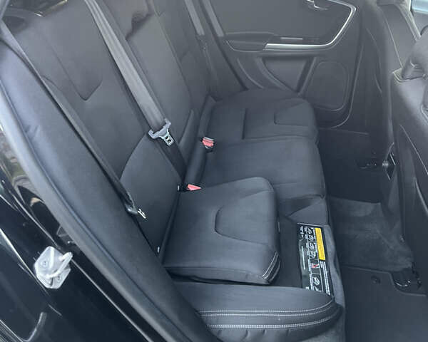 Черный Вольво B60, объемом двигателя 2.4 л и пробегом 235 тыс. км за 15290 $, фото 29 на Automoto.ua